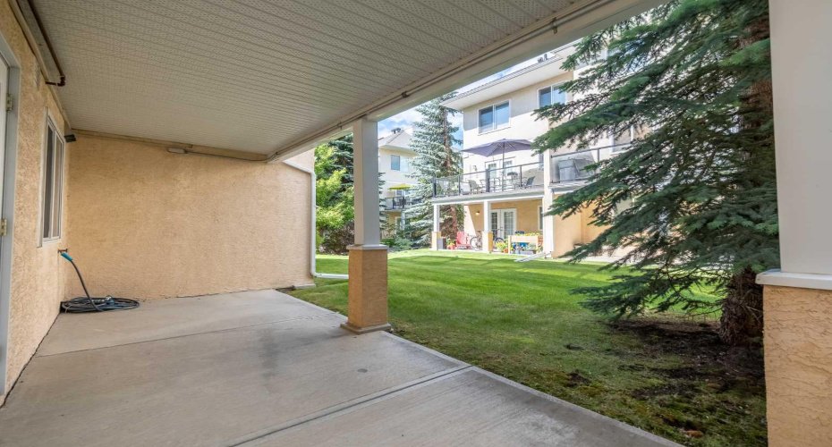 Walk-out patio