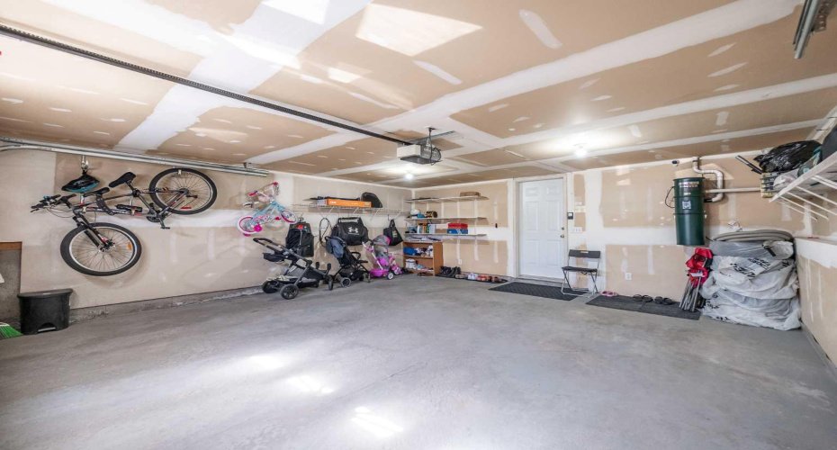 Double car garage w/ central Vac