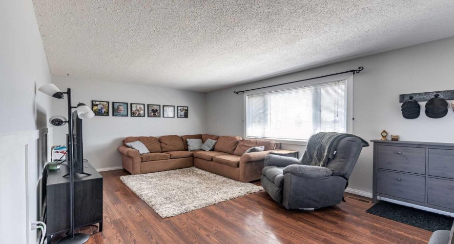 116 19 Street, Medicine Hat, Alberta T1C1B1, 3 Bedroom Bedrooms, 0 ,2 BathroomBathrooms,Residential,For Sale,19,0,A2327016