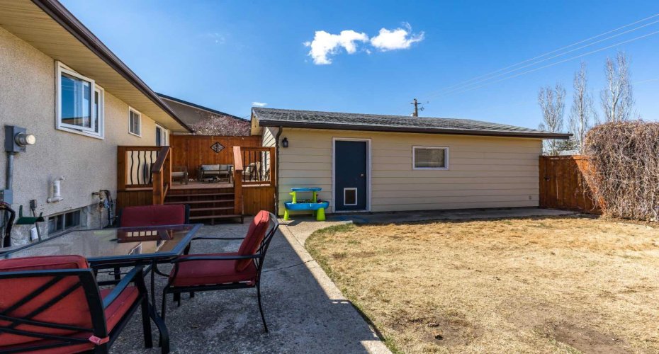 116 19 Street, Medicine Hat, Alberta T1C1B1, 3 Bedroom Bedrooms, 0 ,2 BathroomBathrooms,Residential,For Sale,19,0,A2327016