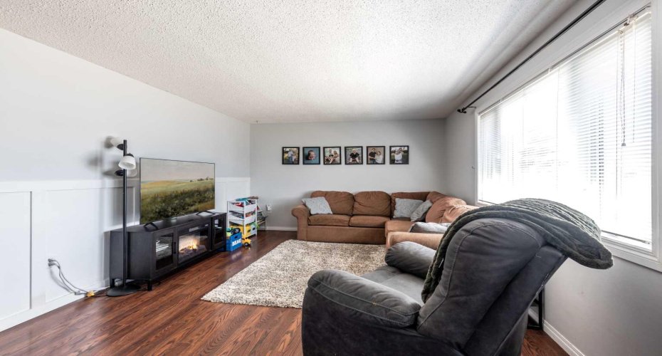 116 19 Street, Medicine Hat, Alberta T1C1B1, 3 Bedroom Bedrooms, 0 ,2 BathroomBathrooms,Residential,For Sale,19,0,A2327016