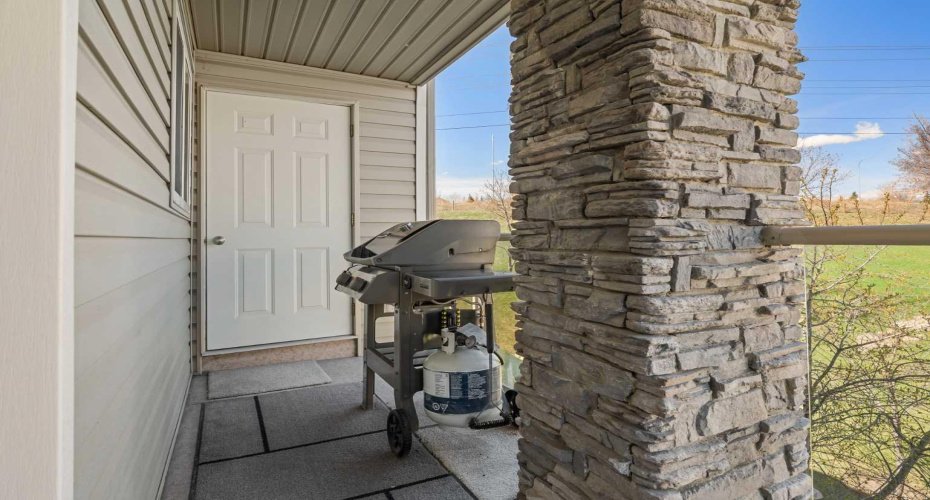 Separate storage unit off balcony