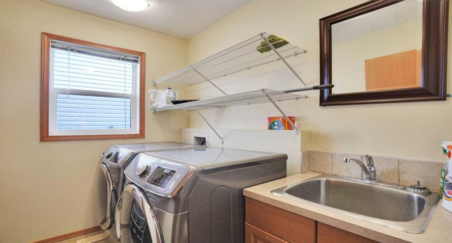 144 Hillcrest Cape, Strathmore, Alberta T1P 0A4, 4 Bedroom Bedrooms, 0 ,3 BathroomBathrooms,Residential,For Sale,Hillcrest,0,A2322626