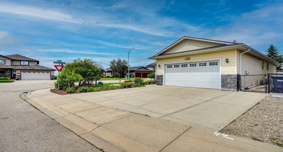 144 Hillcrest Cape, Strathmore, Alberta T1P 0A4, 4 Bedroom Bedrooms, 0 ,3 BathroomBathrooms,Residential,For Sale,Hillcrest,0,A2322626