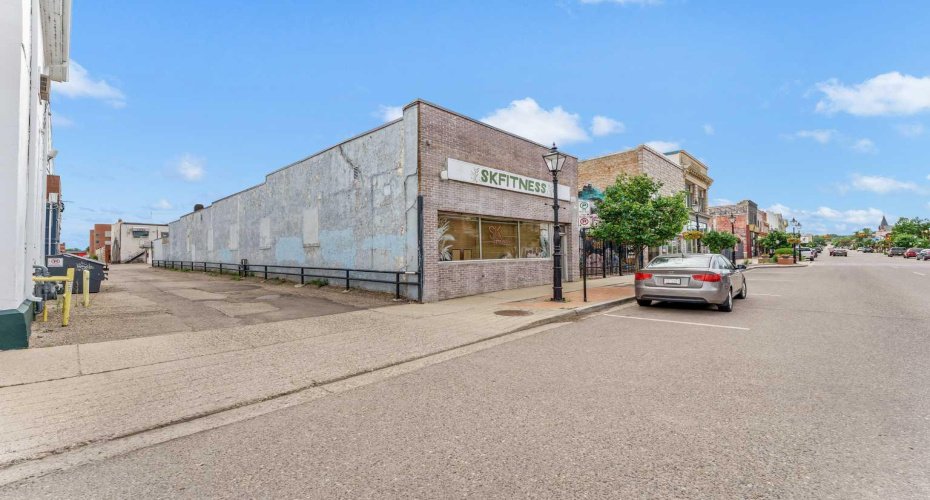 655 2 Street, Medicine Hat, Alberta T1A 0C8, 0 , 0 ,0,Commercial,For Sale,2,0,A2322726