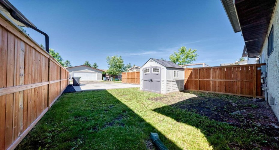 91 Cedarwood Hill, Calgary, Alberta t2w3h4, 3 Bedroom Bedrooms, 0 ,2 BathroomBathrooms,Residential,For Sale,Cedarwood,0,A2323249