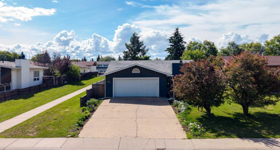 303 Cornwall Drive, Fort McMurray, Alberta T9K 1G7, 4 Bedroom Bedrooms, 0 ,3 BathroomBathrooms,Residential,For Sale,Cornwall,0,A2323552