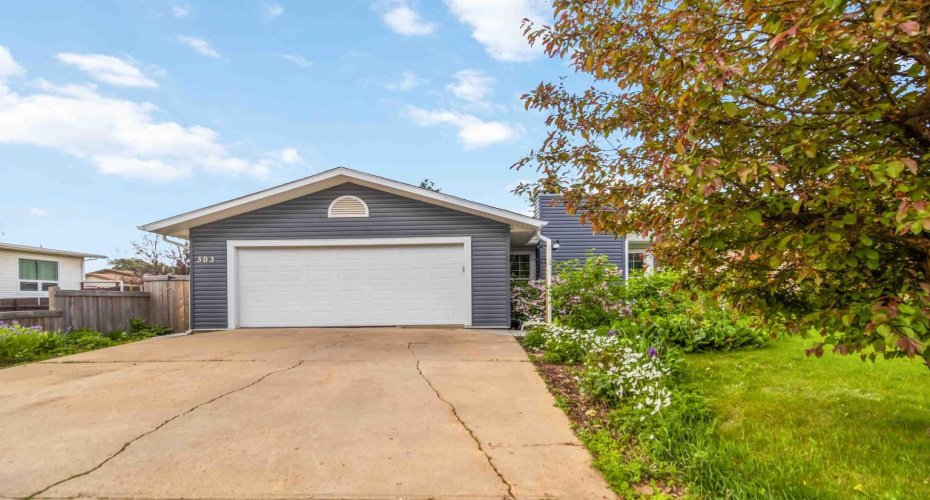 303 Cornwall Drive, Fort McMurray, Alberta T9K 1G7, 4 Bedroom Bedrooms, 0 ,3 BathroomBathrooms,Residential,For Sale,Cornwall,0,A2323552