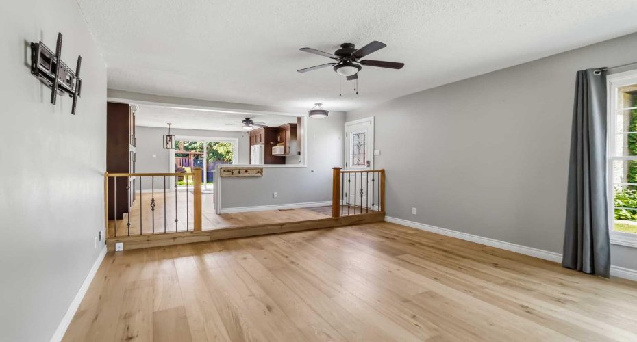 303 Cornwall Drive, Fort McMurray, Alberta T9K 1G7, 4 Bedroom Bedrooms, 0 ,3 BathroomBathrooms,Residential,For Sale,Cornwall,0,A2323552