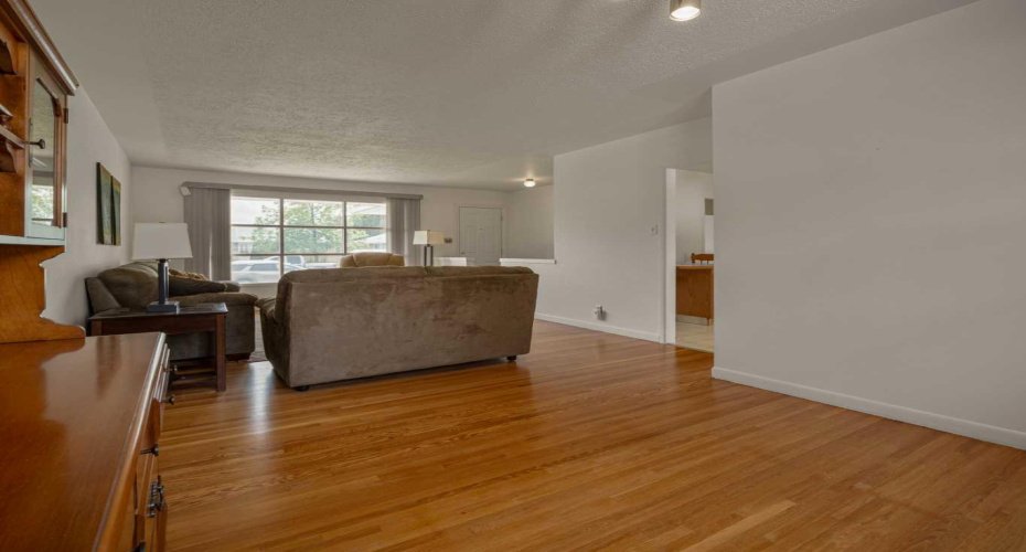 2405 13 Avenue, Lethbridge, Alberta T1K0S7, 4 Bedroom Bedrooms, 0 ,2 BathroomBathrooms,Residential,For Sale,13,0,A2323688