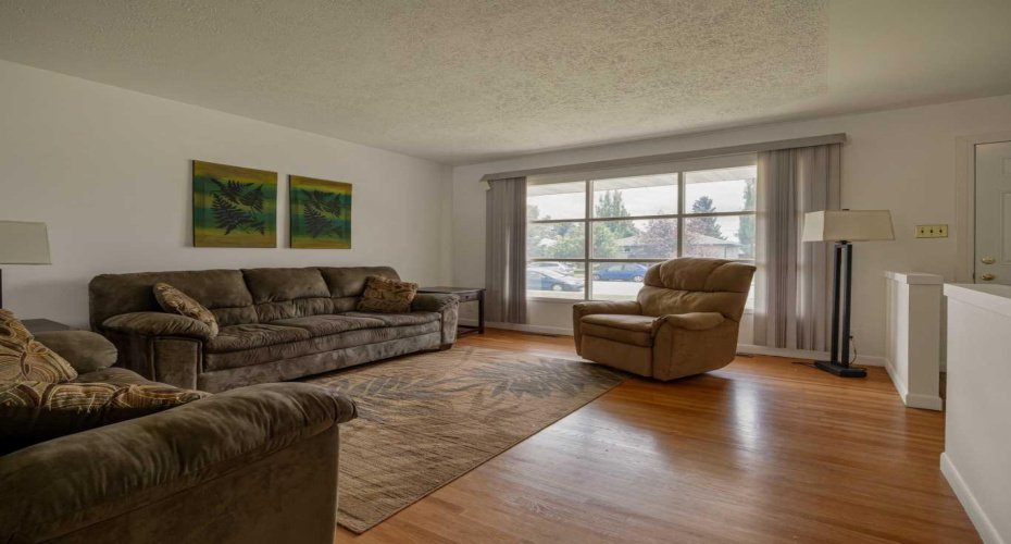 2405 13 Avenue, Lethbridge, Alberta T1K0S7, 4 Bedroom Bedrooms, 0 ,2 BathroomBathrooms,Residential,For Sale,13,0,A2323688