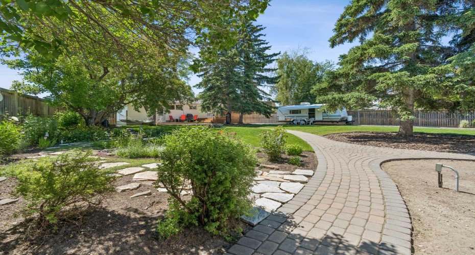 9403 Abbott Place, Calgary, Alberta t2j0z7, 2 Bedroom Bedrooms, 0 ,2 BathroomBathrooms,Residential,For Sale,Abbott,0,A2324085