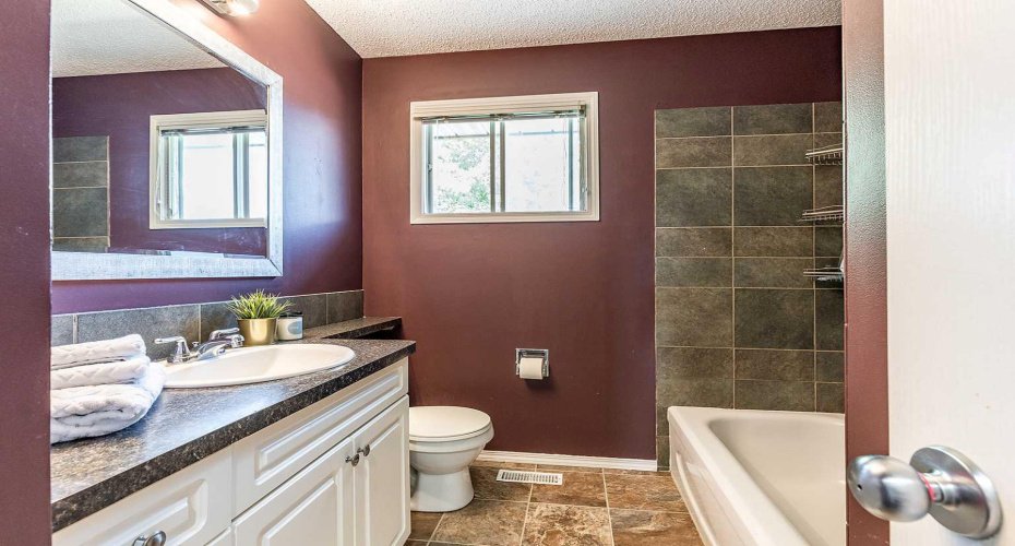 516 Sissons Crescent, Medicine Hat, Alberta T1B 2J9, 4 Bedroom Bedrooms, 0 ,2 BathroomBathrooms,Residential,For Sale,Sissons,0,A2324219