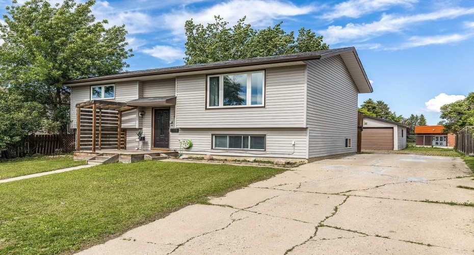 516 Sissons Crescent, Medicine Hat, Alberta T1B 2J9, 4 Bedroom Bedrooms, 0 ,2 BathroomBathrooms,Residential,For Sale,Sissons,0,A2324219