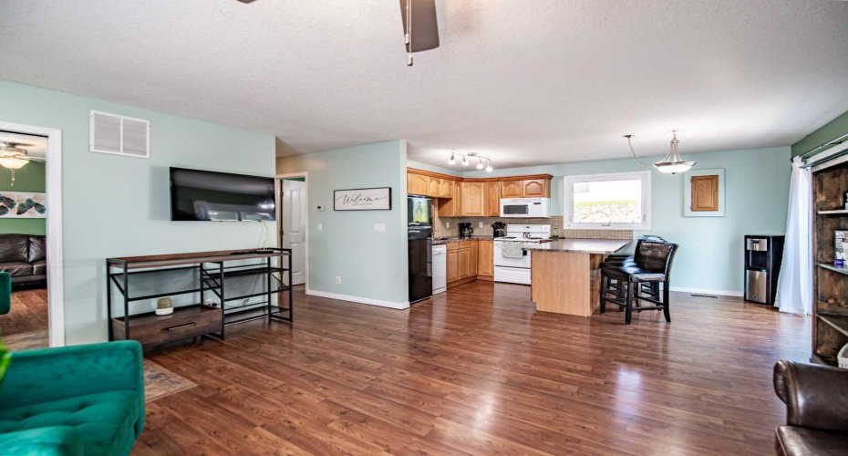 25054 South Pine Lake Road, Rural Red Deer County, Alberta T0M 1R0, 2 Bedroom Bedrooms, 0 ,1 BathroomBathrooms,Residential,For Sale,South Pine Lake,0,A2324301
