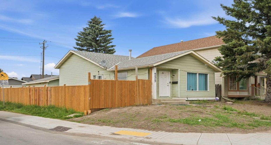 255 Falton Drive, Calgary, Alberta T3J 2W8, 4 Bedroom Bedrooms, 0 ,2 BathroomBathrooms,Residential,For Sale,Falton,0,A2324414