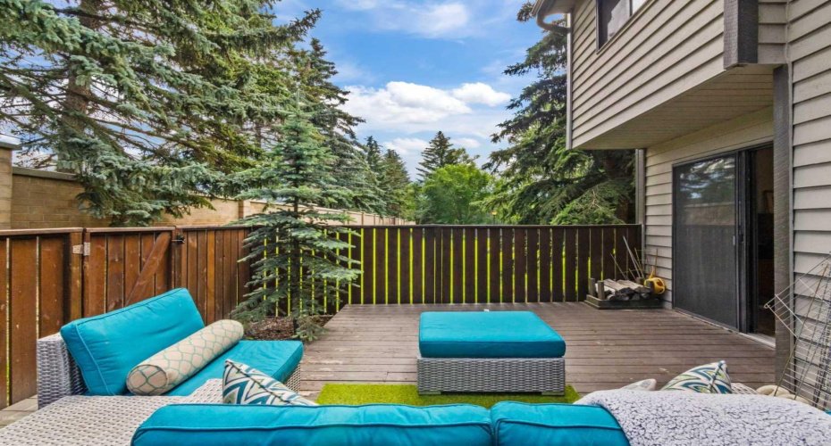 This is a private space. You have just one neighbor on one side and the unit is open to a greenspace on the other side.