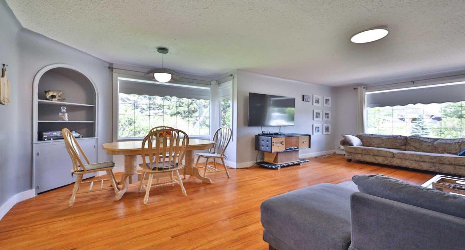 234 S 100 W, Raymond, Alberta T0K 2S0, 4 Bedroom Bedrooms, 0 ,2 BathroomBathrooms,Residential,For Sale,100 W,0,A2325459
