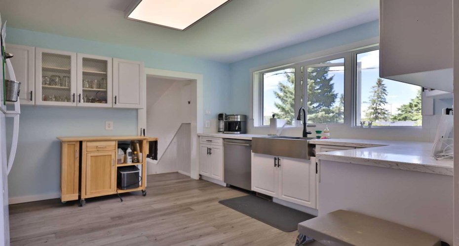 234 S 100 W, Raymond, Alberta T0K 2S0, 4 Bedroom Bedrooms, 0 ,2 BathroomBathrooms,Residential,For Sale,100 W,0,A2325459