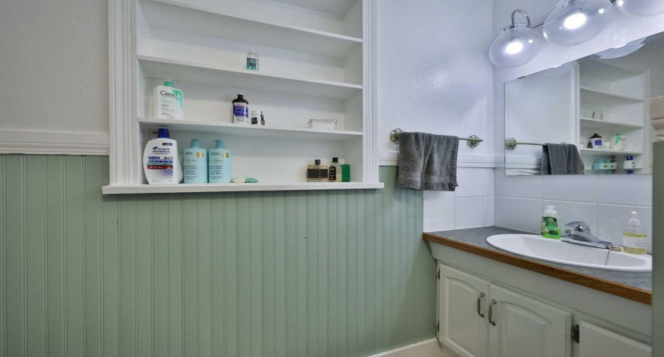 234 S 100 W, Raymond, Alberta T0K 2S0, 4 Bedroom Bedrooms, 0 ,2 BathroomBathrooms,Residential,For Sale,100 W,0,A2325459