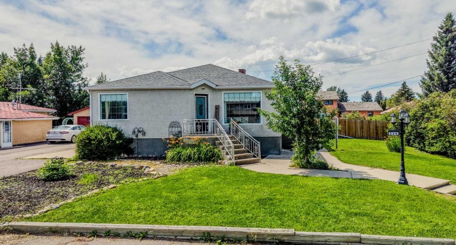 234 S 100 W, Raymond, Alberta T0K 2S0, 4 Bedroom Bedrooms, 0 ,2 BathroomBathrooms,Residential,For Sale,100 W,0,A2325459