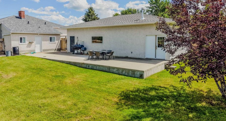 234 S 100 W, Raymond, Alberta T0K 2S0, 4 Bedroom Bedrooms, 0 ,2 BathroomBathrooms,Residential,For Sale,100 W,0,A2325459