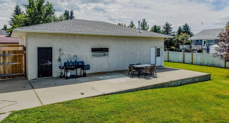 234 S 100 W, Raymond, Alberta T0K 2S0, 4 Bedroom Bedrooms, 0 ,2 BathroomBathrooms,Residential,For Sale,100 W,0,A2325459
