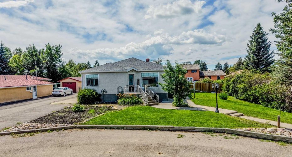 234 S 100 W, Raymond, Alberta T0K 2S0, 4 Bedroom Bedrooms, 0 ,2 BathroomBathrooms,Residential,For Sale,100 W,0,A2325459