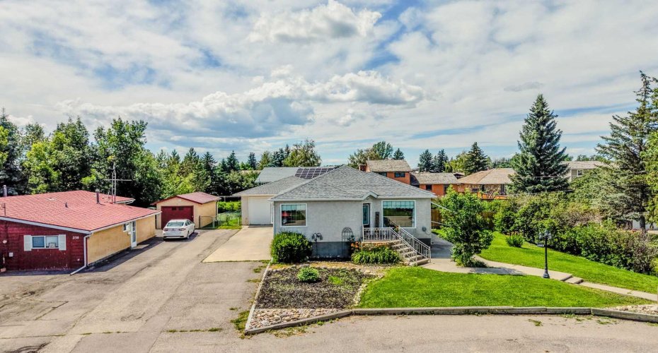234 S 100 W, Raymond, Alberta T0K 2S0, 4 Bedroom Bedrooms, 0 ,2 BathroomBathrooms,Residential,For Sale,100 W,0,A2325459