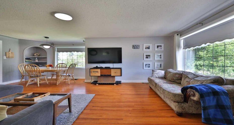 234 S 100 W, Raymond, Alberta T0K 2S0, 4 Bedroom Bedrooms, 0 ,2 BathroomBathrooms,Residential,For Sale,100 W,0,A2325459