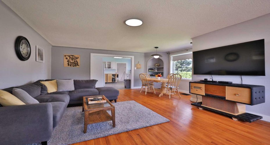 234 S 100 W, Raymond, Alberta T0K 2S0, 4 Bedroom Bedrooms, 0 ,2 BathroomBathrooms,Residential,For Sale,100 W,0,A2325459