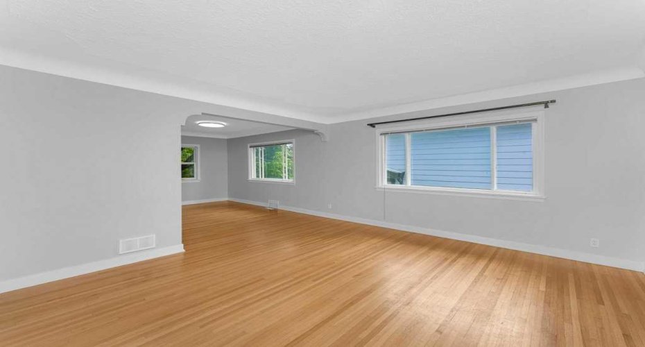 2216 19 Street, Calgary, Alberta T2T 4W9, 4 Bedroom Bedrooms, 0 ,2 BathroomBathrooms,Residential,For Sale,19,0,A2325518