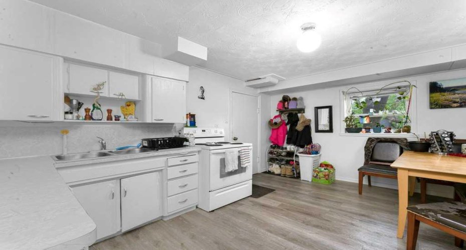 2216 19 Street, Calgary, Alberta T2T 4W9, 4 Bedroom Bedrooms, 0 ,2 BathroomBathrooms,Residential,For Sale,19,0,A2325518