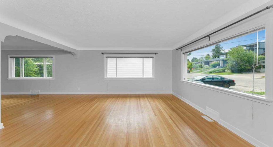 2216 19 Street, Calgary, Alberta T2T 4W9, 4 Bedroom Bedrooms, 0 ,2 BathroomBathrooms,Residential,For Sale,19,0,A2325518