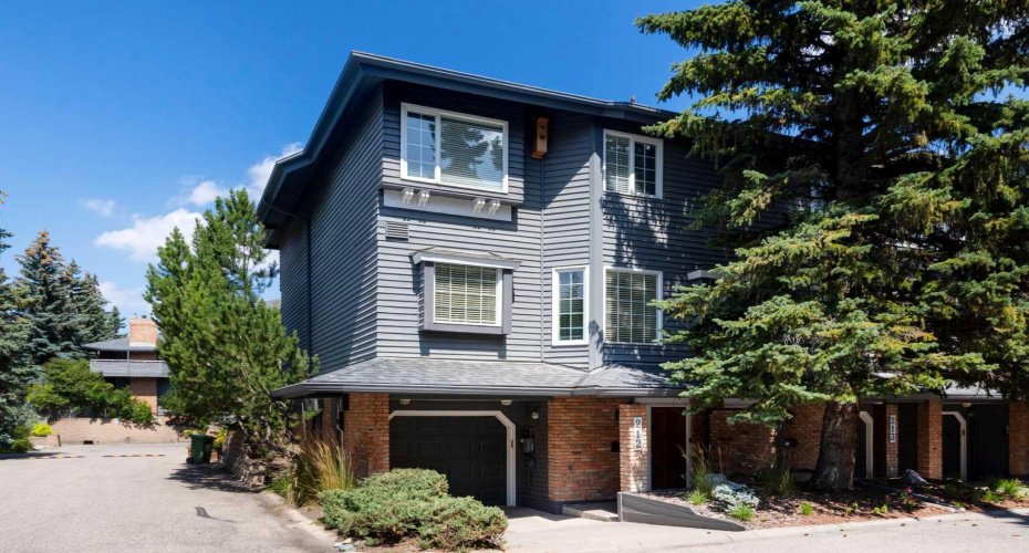4037 42 Street, Calgary, Alberta T3A 2M9, 2 Bedroom Bedrooms, 0 ,3 BathroomBathrooms,Residential,For Sale,42,0,A2325572