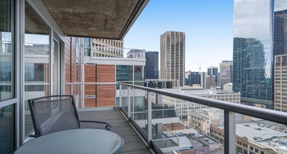 108 9 Avenue, Calgary, Alberta T2P 0S9, 1 Bedroom Bedrooms, 0 ,2 BathroomBathrooms,Residential,For Sale,9,0,A2325580