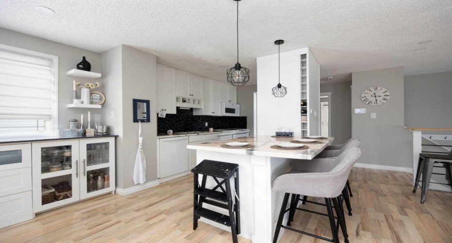 112B Siesta Gardens, Fort McMurray, Alberta T9H 2Z2, 3 Bedroom Bedrooms, 0 ,2 BathroomBathrooms,Residential,For Sale,Siesta,0,A2325675