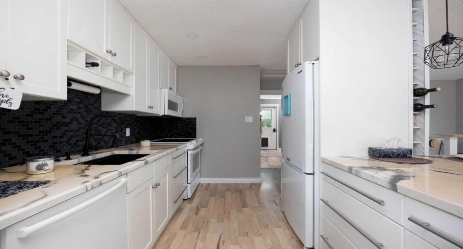 112B Siesta Gardens, Fort McMurray, Alberta T9H 2Z2, 3 Bedroom Bedrooms, 0 ,2 BathroomBathrooms,Residential,For Sale,Siesta,0,A2325675