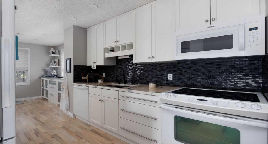 112B Siesta Gardens, Fort McMurray, Alberta T9H 2Z2, 3 Bedroom Bedrooms, 0 ,2 BathroomBathrooms,Residential,For Sale,Siesta,0,A2325675