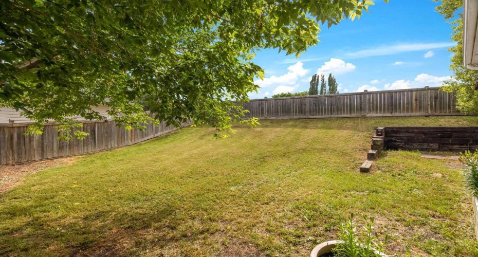 112B Siesta Gardens, Fort McMurray, Alberta T9H 2Z2, 3 Bedroom Bedrooms, 0 ,2 BathroomBathrooms,Residential,For Sale,Siesta,0,A2325675