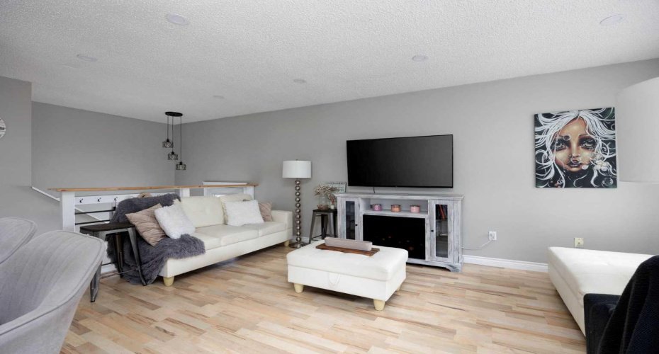 112B Siesta Gardens, Fort McMurray, Alberta T9H 2Z2, 3 Bedroom Bedrooms, 0 ,2 BathroomBathrooms,Residential,For Sale,Siesta,0,A2325675