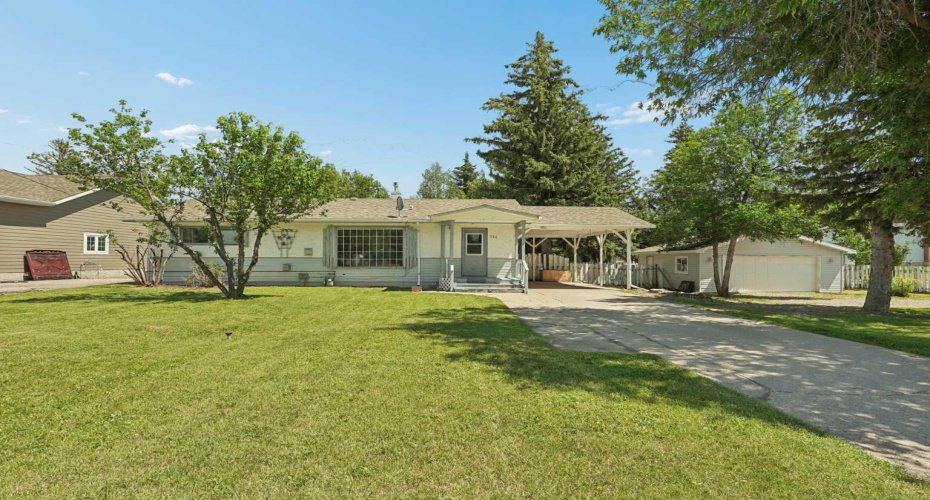 736 2 Street, Cardston, Alberta T0K 0K0, 5 Bedroom Bedrooms, 0 ,2 BathroomBathrooms,Residential,For Sale,2,0,A2326035