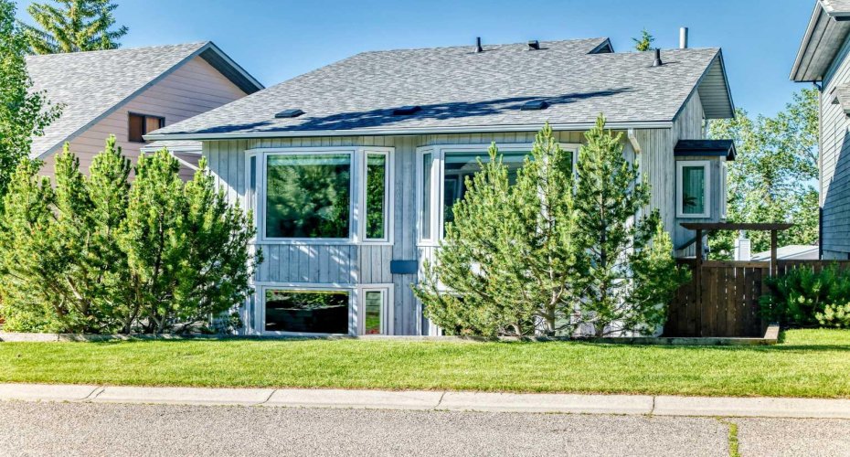 31 Ranchridge Way, Calgary, Alberta T3G 1Z8, 3 Bedroom Bedrooms, 0 ,3 BathroomBathrooms,Residential,For Sale,Ranchridge,0,A2326050