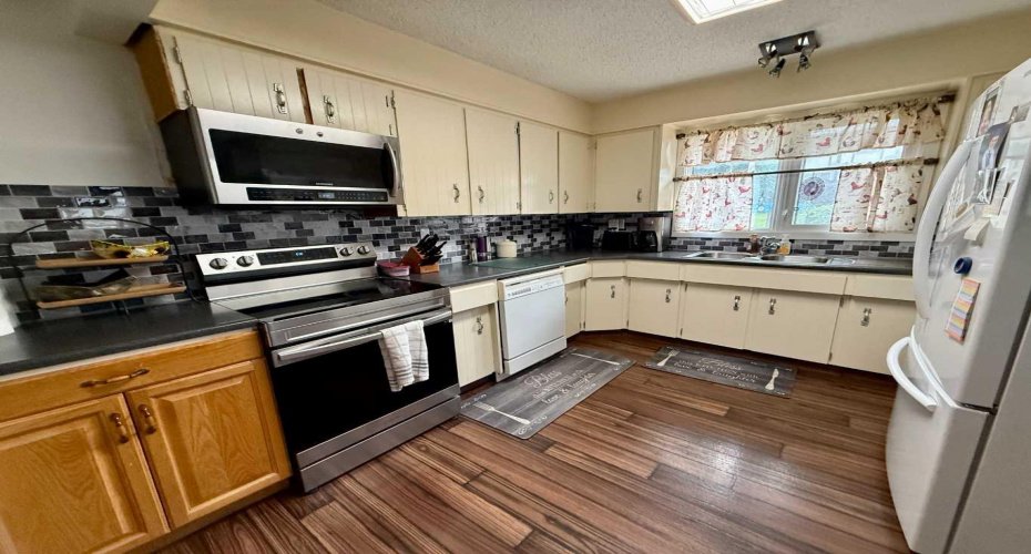 178 Hansen Drive, Hinton, Alberta T7V 1J2, 3 Bedroom Bedrooms, 0 ,3 BathroomBathrooms,Residential,For Sale,Hansen,0,A2326244