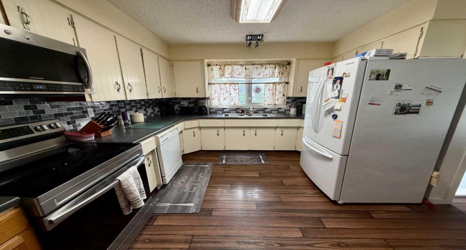 178 Hansen Drive, Hinton, Alberta T7V 1J2, 3 Bedroom Bedrooms, 0 ,3 BathroomBathrooms,Residential,For Sale,Hansen,0,A2326244