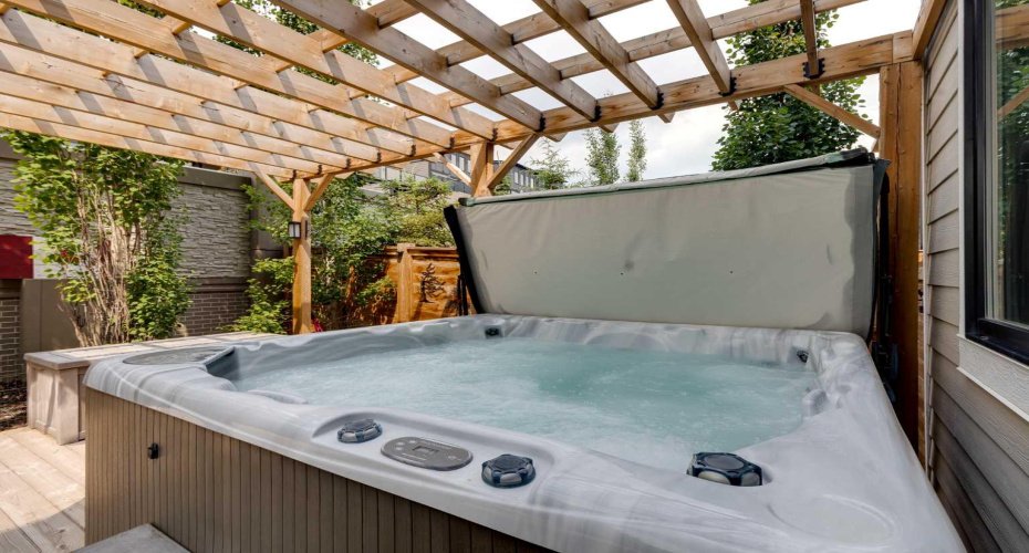 Hot tub