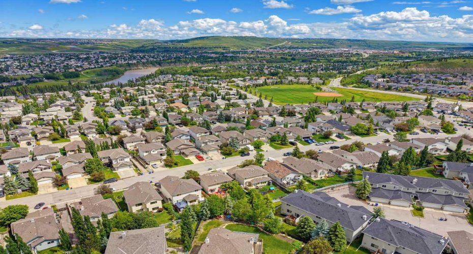 11 Bow Ridge Link, Cochrane, Alberta T4C 1V7, 4 Bedrooms Bedrooms, ,4 BathroomsBathrooms,Residential,For Sale,Bow Ridge,A2326408