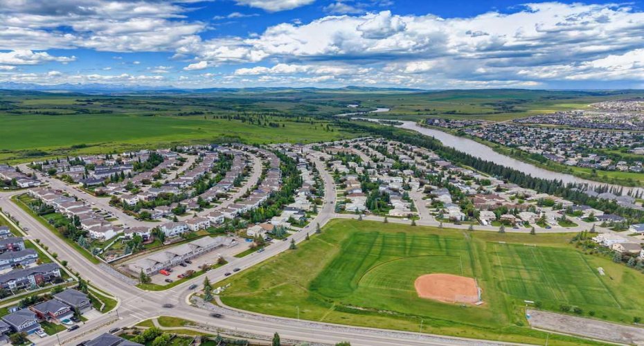 Bow Ridge is a family community offering parks, playgrounds, a ball diamond, a convenient commercial area, and km's of walking pathways.