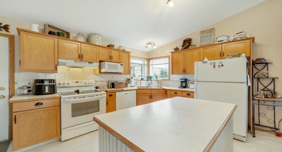 781 Red Crow Boulevard, Lethbridge, Alberta T1K 7M4, 3 Bedroom Bedrooms, 0 ,2 BathroomBathrooms,Residential,For Sale,Red Crow,0,A2326430