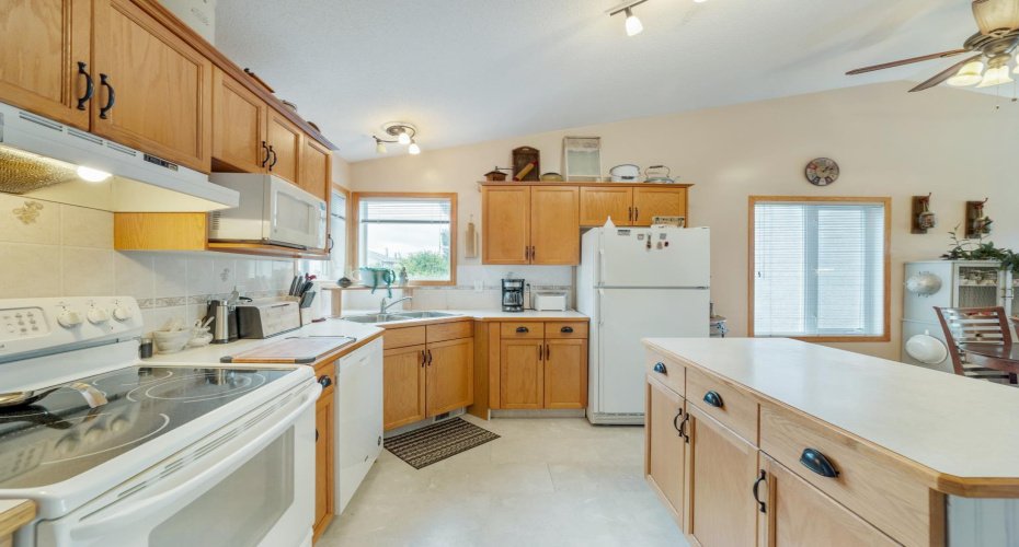 781 Red Crow Boulevard, Lethbridge, Alberta T1K 7M4, 3 Bedroom Bedrooms, 0 ,2 BathroomBathrooms,Residential,For Sale,Red Crow,0,A2326430
